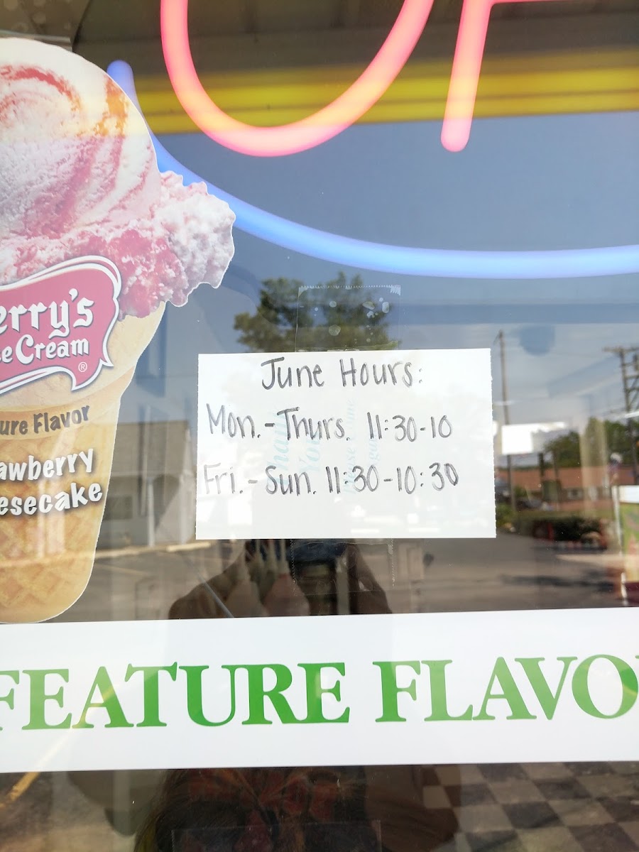 J's Mainstreet Ice Cream And Hot Dog Shoppe Photos 2